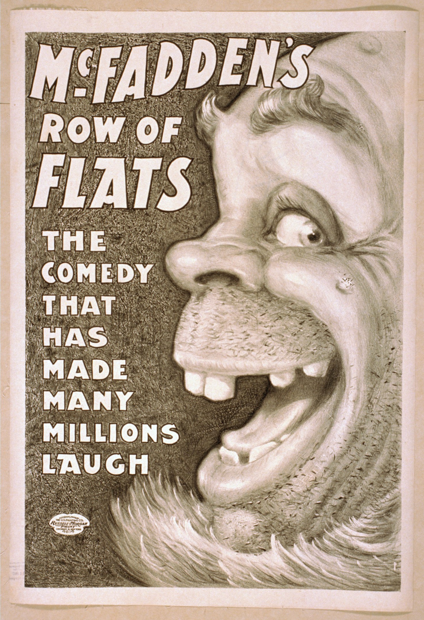Plakat eines lachenden Menschen mit wilden Haaren, breitem Grinsen und weit aufgerissenen Augen, eingerahmt von einem hellgelben Hintergrund, mit Text: "McFadden's Row of Flats: Die Comedy, die viele zum Lachen gebracht hat."