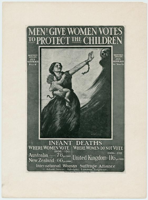 Ein schwarzes und weißes Plakat mit einer Frau in einem weißen Kleid, die ein Baby hält, und dem Text "Männer geben Frauen Stimmen, um die Kinder zu schützen" oben drauf.