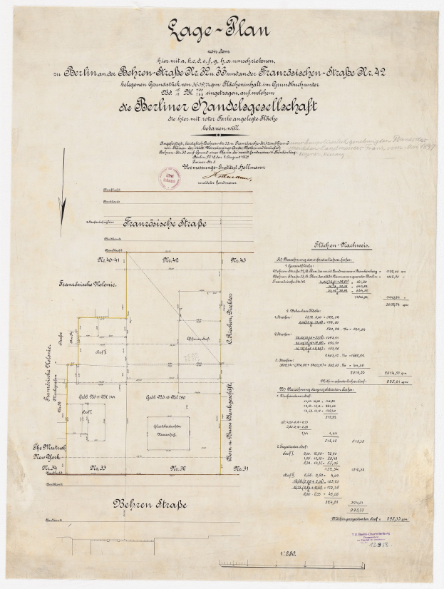 Altes Dokument mit detailliertem architektonischem Plan der Berliner Handelsgesellschaft, mit handgeschriebenem Text und einem Stempel auf der linken Seite.