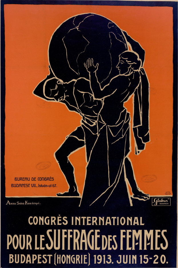 Eine Person mit einer Weltkugel in den Händen, über der der Text "Congres International pour le Suffrage des Femmes" auf einem Plakat für die Internationale Frauenwahlrechtsbewegung in Budapest, Ungarn, zu sehen ist.