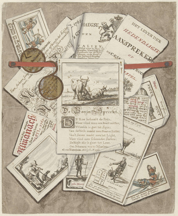 Ein altes Buch mit Spielkarten, die Bilder und Text zeigen, begleitet von verstreuten Münzen.