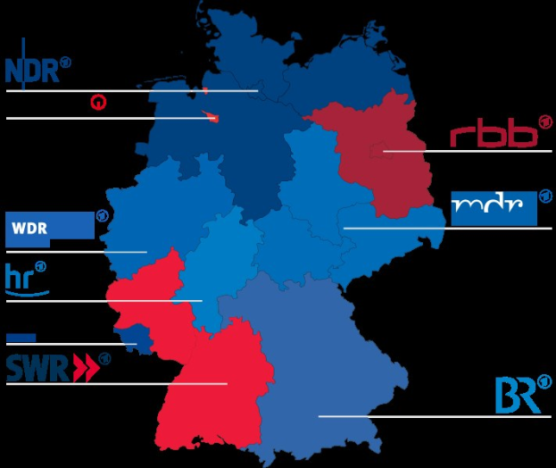 Eine Deutschlandkarte mit Bundesländern in rot und blau, die die Ergebnisse der Wahl 2016 zeigt, mit Text, der Kandidaten und das Wahldatum beschreibt.