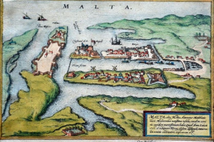 Ein detailliertes altes Stadtplan von Malta, der Gebäude, Straßen und andere Stadtmerkmale zeigt, mit Text oben und unten.