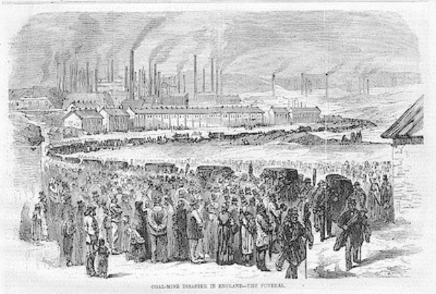 Schwarze und weiße Zeichnung von Menschen, die vor einer Fabrik mit Häusern und Rauch aus Schornsteinen stehen, mit dem Text "Kohlebergbau-Katastrophe in England das Ende" unten.