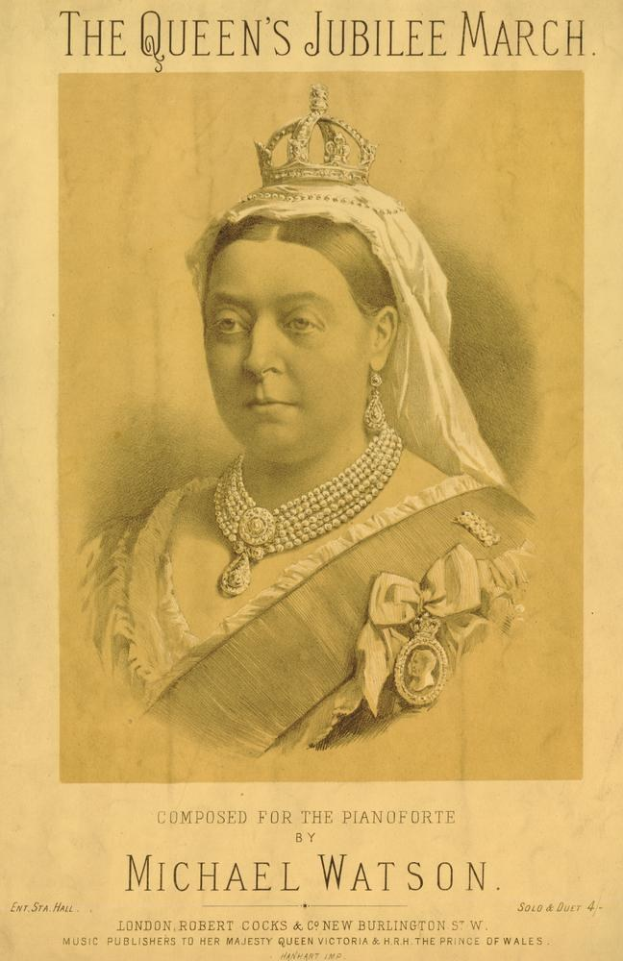 Ein Plakat einer Frau mit Krone und "Die Krönungsparade" oben drauf, ihre Haare zu einem Knoten gebunden und ihr Blick entschlossen zur Seite gewandt.